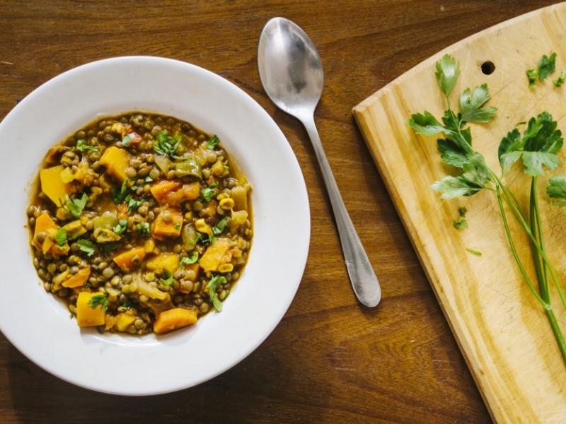 5 Benefícios da lentilha e uma deliciosa receita de sopa - Abimar  Supermercados